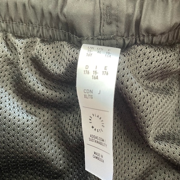 NWT Adidas Boys Swim Shorts Size XL - Picture 3 of 5